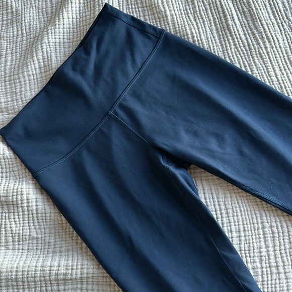 Lululemon Wunder Train HR Tight 28” in True Navy - Picture 2 of 8